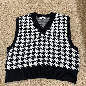 Oak + Fort Houndstooth Sweater Vest in Size Small